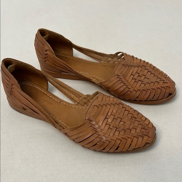 STORI TAN LEATHER HUARACHES SANDALS 9.5 - Picture 1 of 16